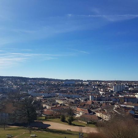 Nid Douillet Au Centre Ville Epinal Luaran gambar