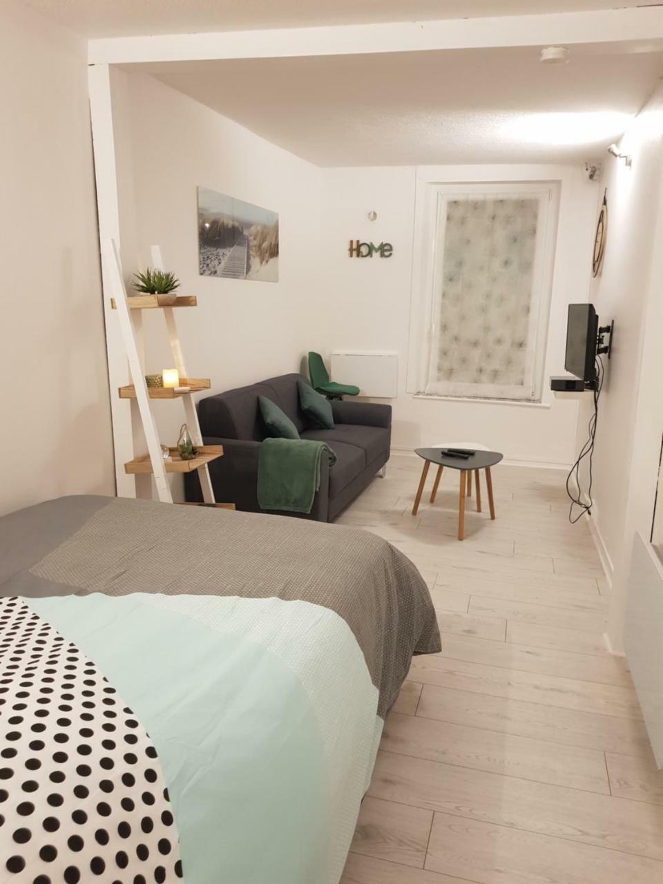 Nid Douillet Au Centre Ville Epinal Luaran gambar